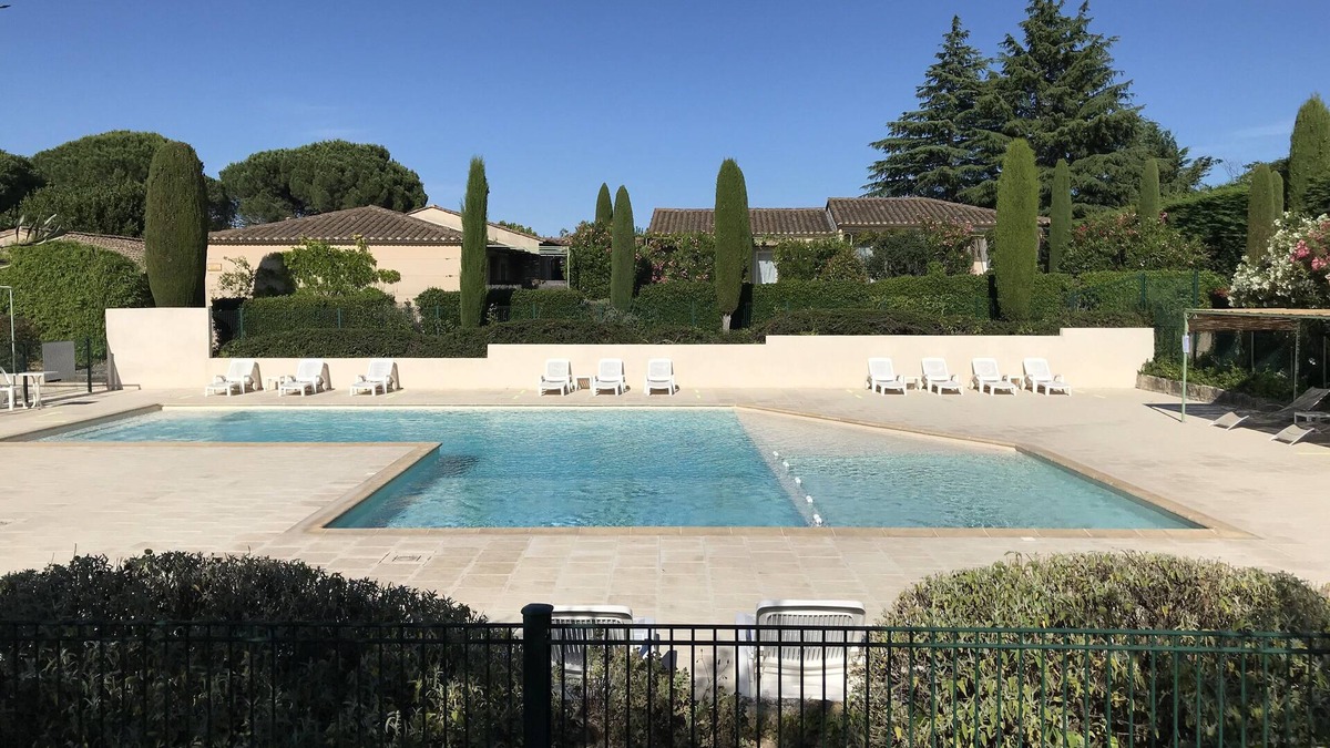St.-Remy-de-Provence House | Provencal mazet at the foot of the alpilles, air-conditioned, in a little corner of paradise