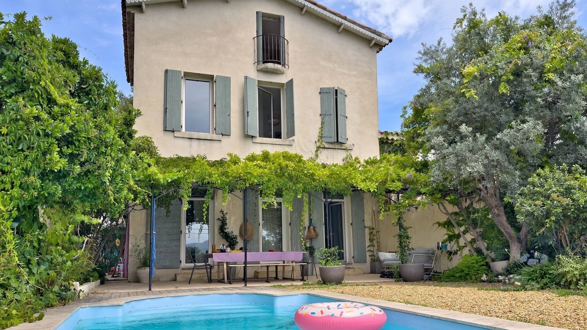 11th Arrondissement Villa | Provencal Bastide villa. Swimming pool and breathtaking view! Calm and comfort.