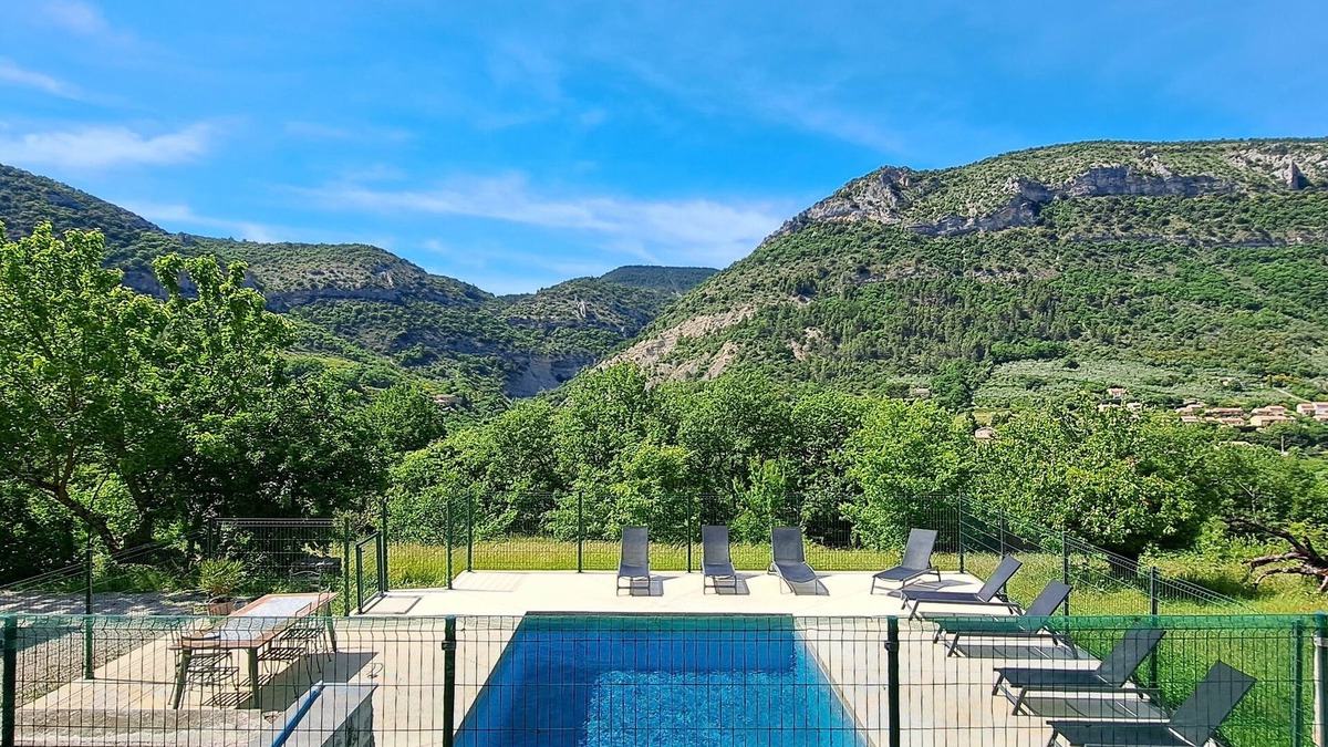 Sahune House | Provencal farmhouse/Heated pool*/14 people