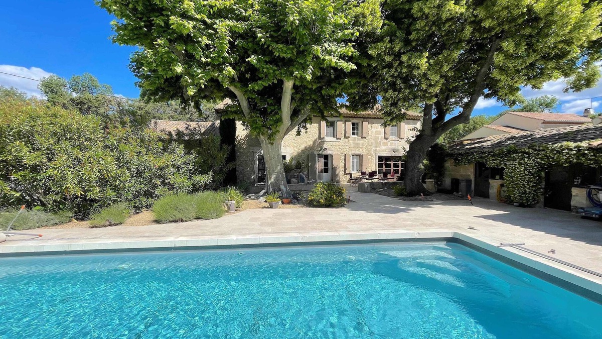 Saint-Etienne-du-Gres Other | Provencal farmhouse with stone charm - 5 bedrooms - heated swimming pool 10p