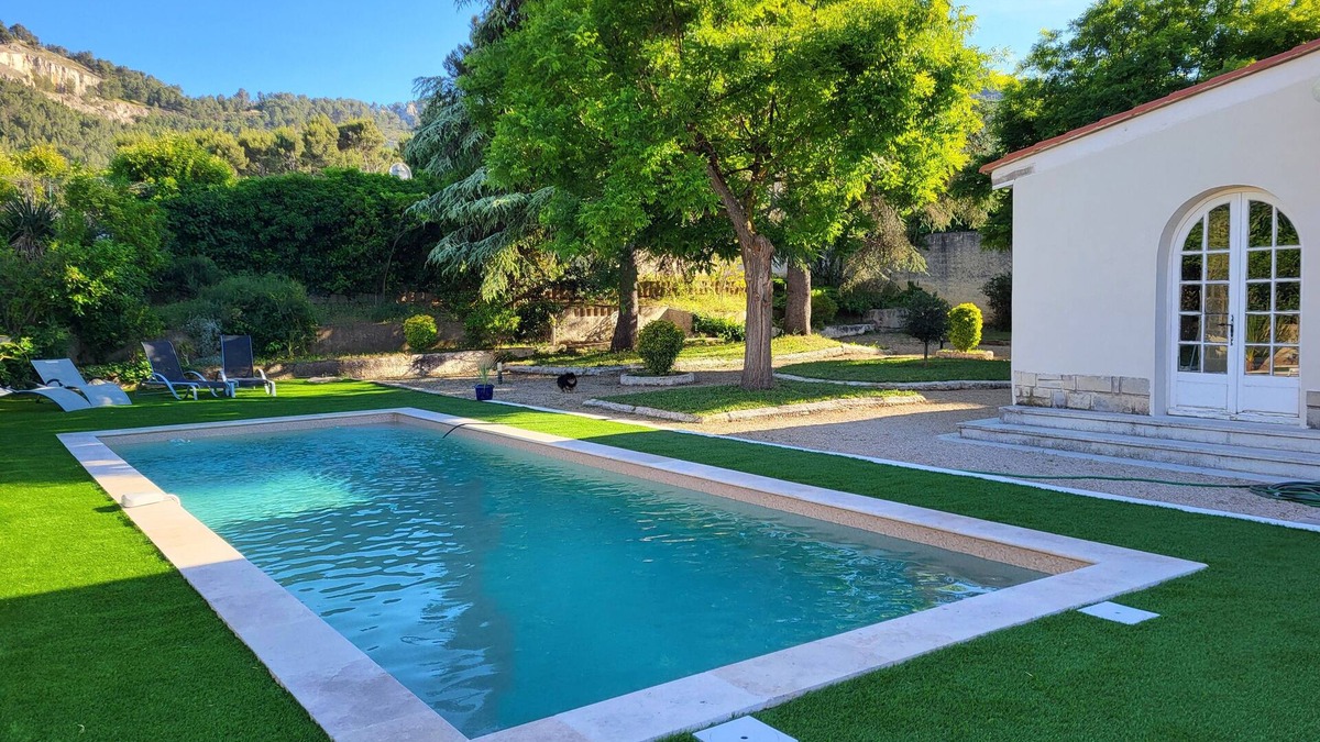 Aubagne Villa | Provencal house on flat plot with swimming pool Garlaban view