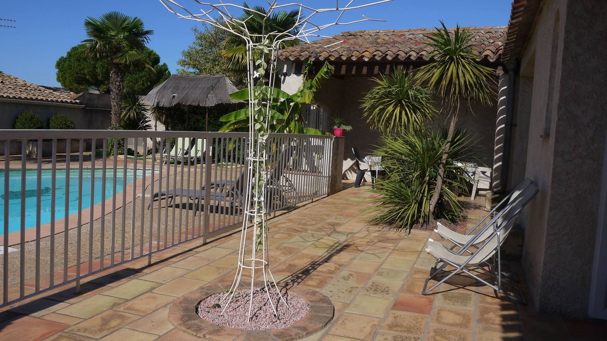 Pomerols House | Provencal house with PRIVATE SWIMMING POOL 10 km from beaches, Wifi and airco.