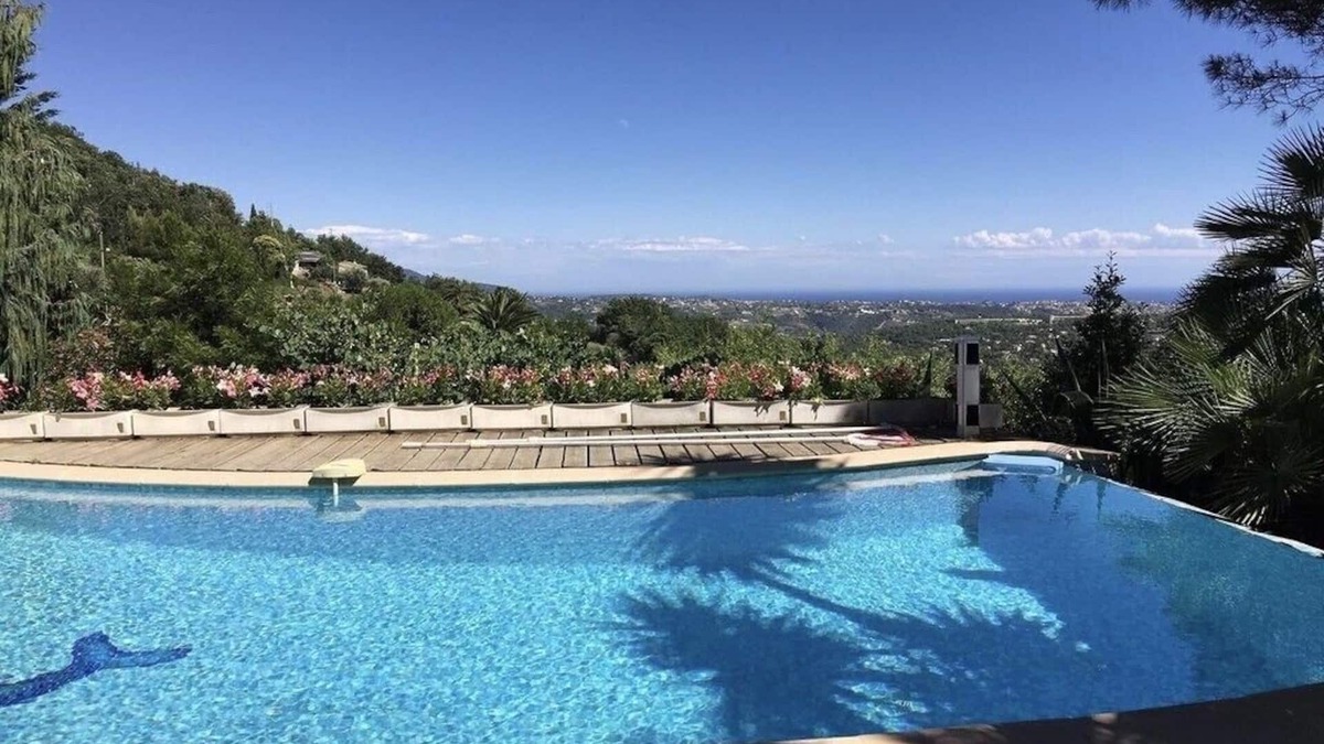 Saint-Jeannet Villa | Provençal Villa with private heated pool and fantastic Sea & Montain views