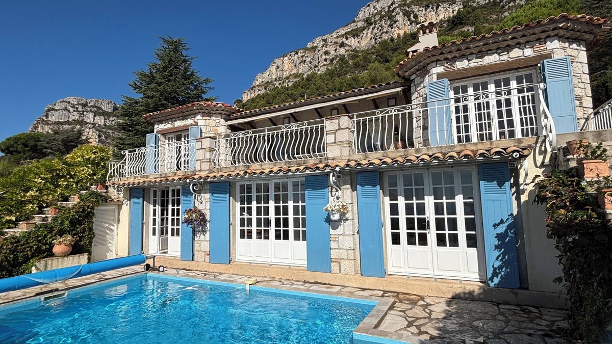 Saint-Jeannet Villa | Provencal villa with stunning views Cote d'Azur Nice Antibes Cannes swimming pool