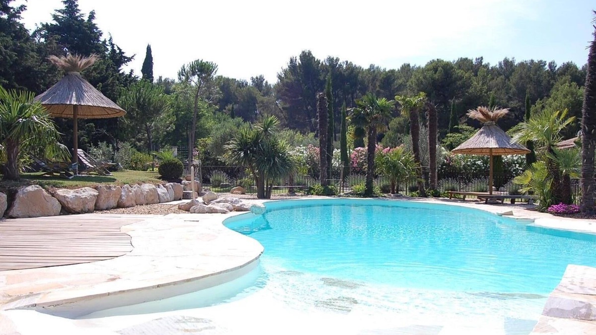 Chateaurenard Villa | Provencal villa with pool beautiful pine forest environmental services