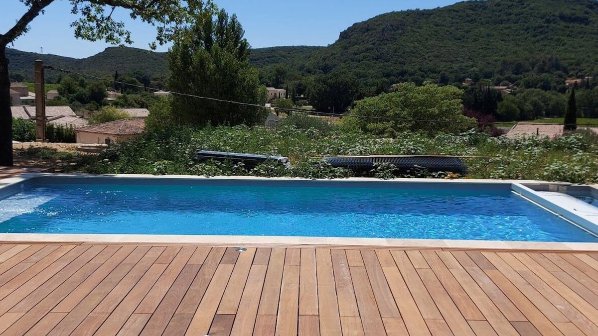 Gaujac Villa | Provence/Avignon/Uzès villa with view, air-conditioned, private and secure swimming pool