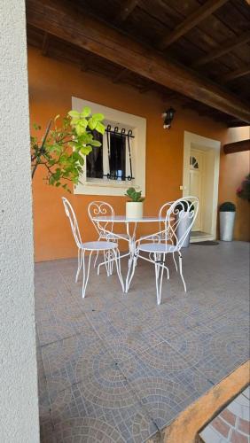 Monteux Villa | PROVENCE, MAISON SPACIEUSE et CONFORTABLE CLOSE TO SPIROU , WAVE ISLAND