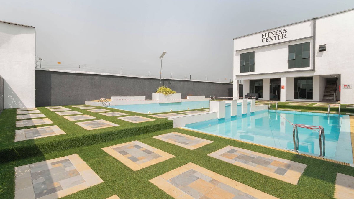 Ofin Apartment | Proximity to several beaches | Playground | Pool | Gym | Table Tennis |Free WiFi