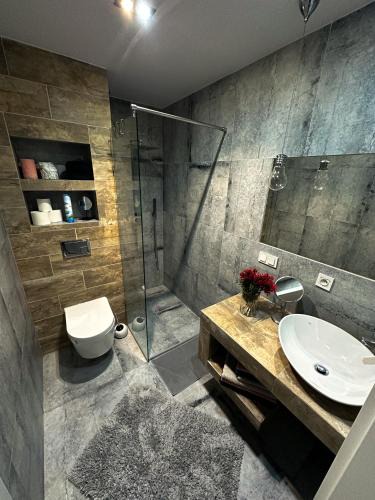Psie Pole Apartment | Przestronna i jasna kawalerka z balkonem