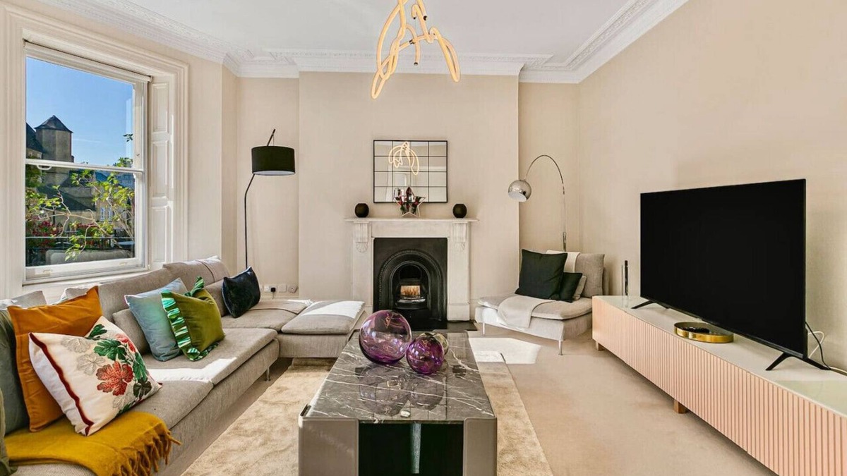 Brompton & Hans Town Apartment | £8 Million Home | Cadogan Square Access