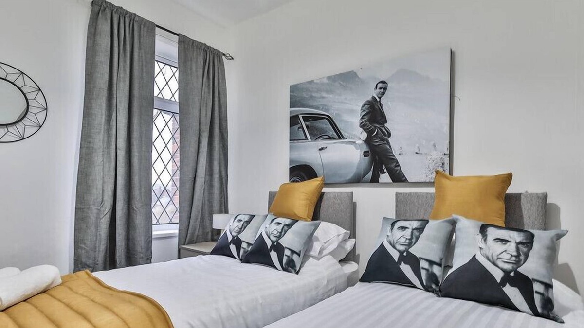 Rotherham House | Psalters Lane - A newly refurbished, fully serviced house on a quiet residential street with plen...