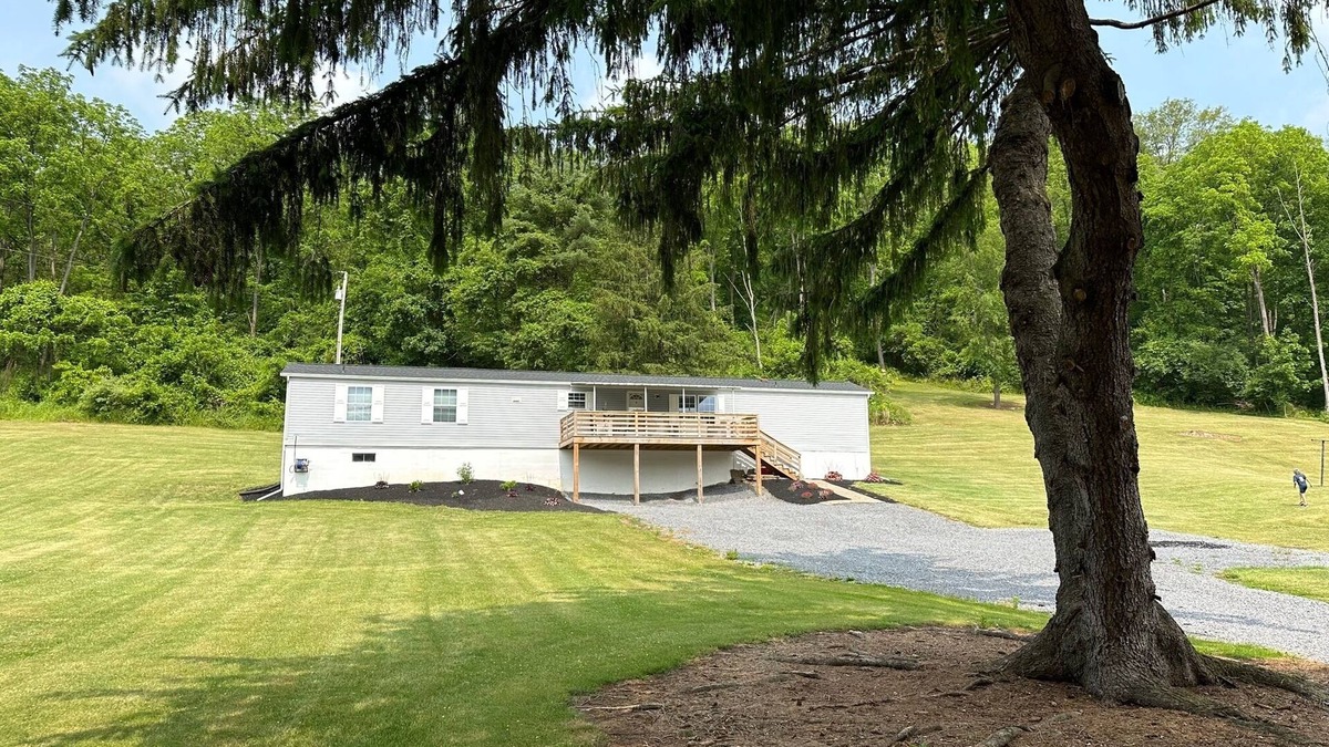 Bellefonte House | PSU & Fisherman's Paradise Retreat