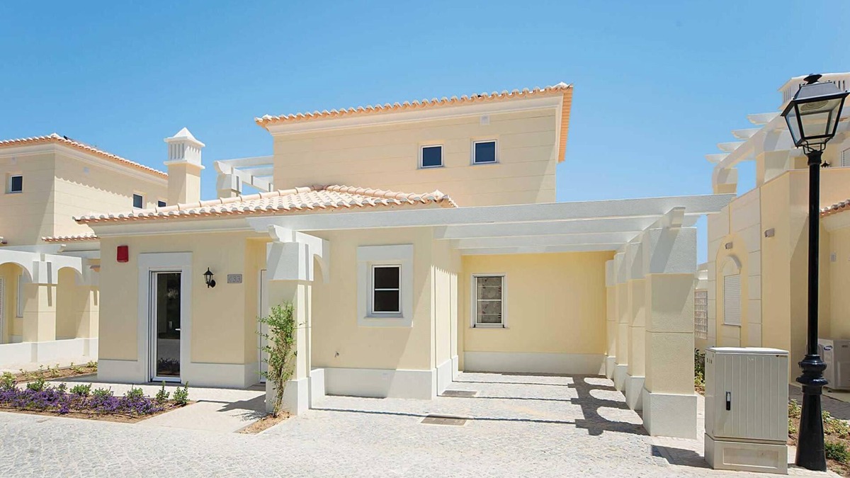 Castro Marim House | Modern 2 bed golf villa with shared pool