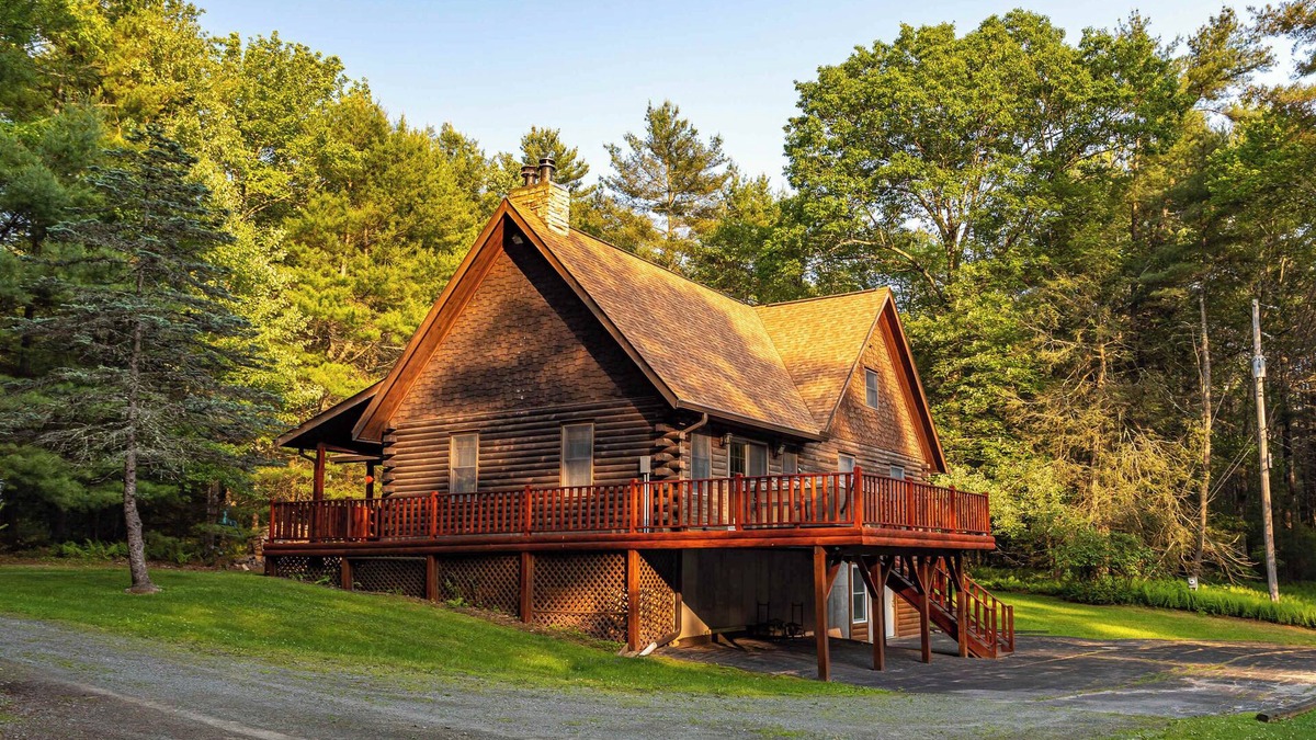 Bethel Cabin | Pucky Pines: Minutes to Bethel Woods + Hot Tub