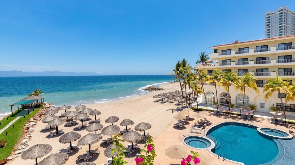 Puerto Vallarta Resort | Puerto Vallarta beach resort in the hotel zone - available Christmas 2025