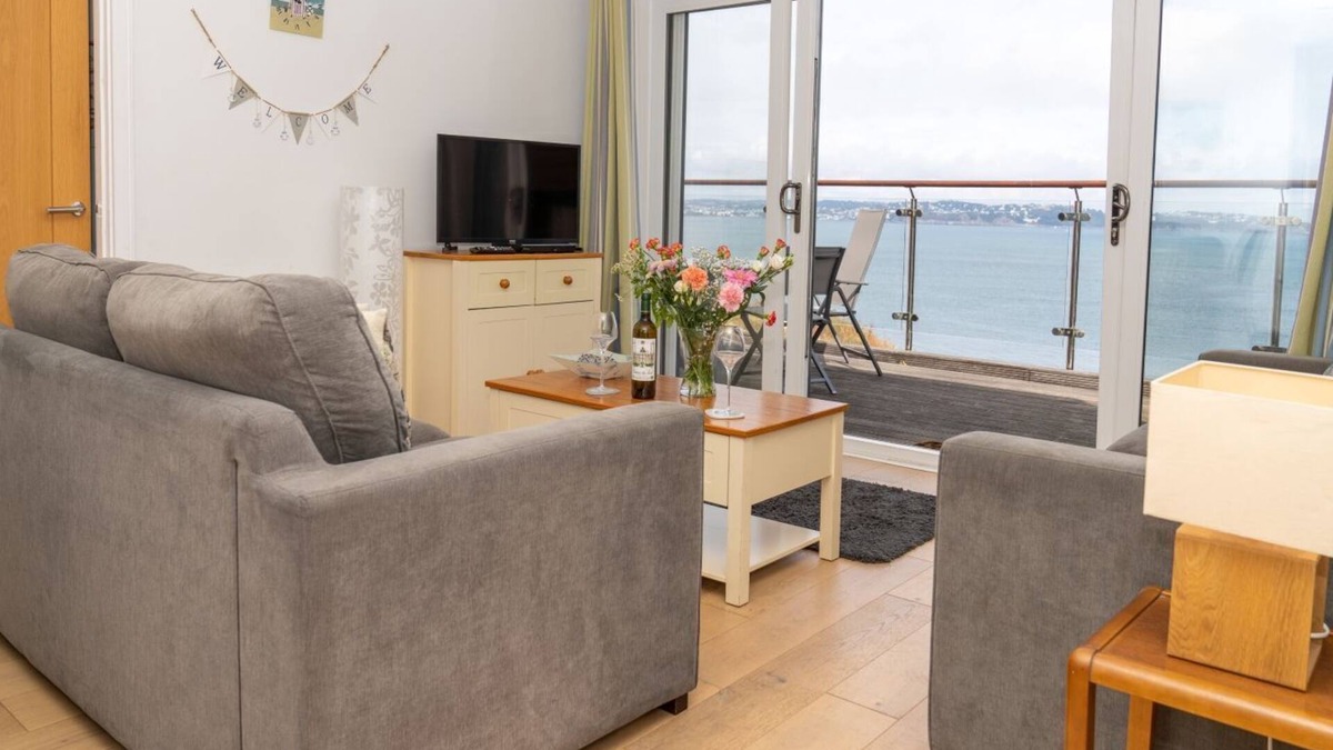 Brixham Cottage | Puffin 4 - The Cove - sleeps 4 guests in 2 bedrooms