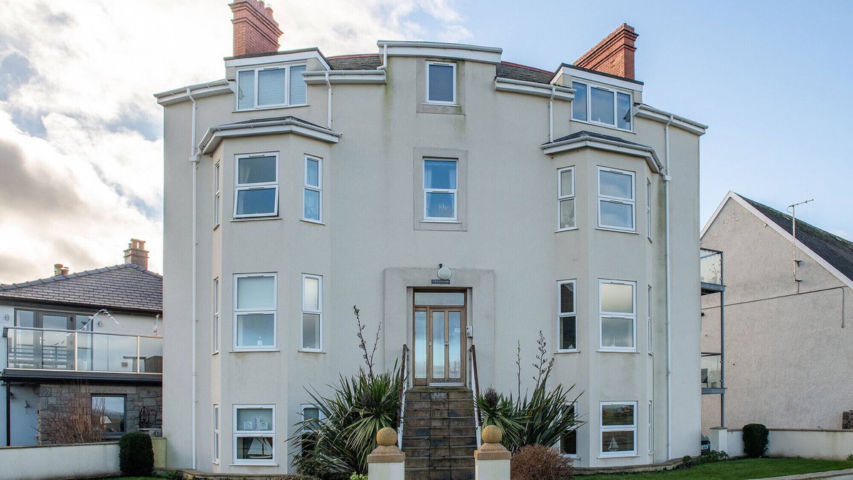 Llanfairfechan Cottage | Puffin View - One Bedroom Cottage, Sleeps 2