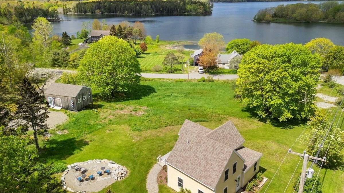 Saint George House | Puffins Perch, romantic cottage perched above the St George River