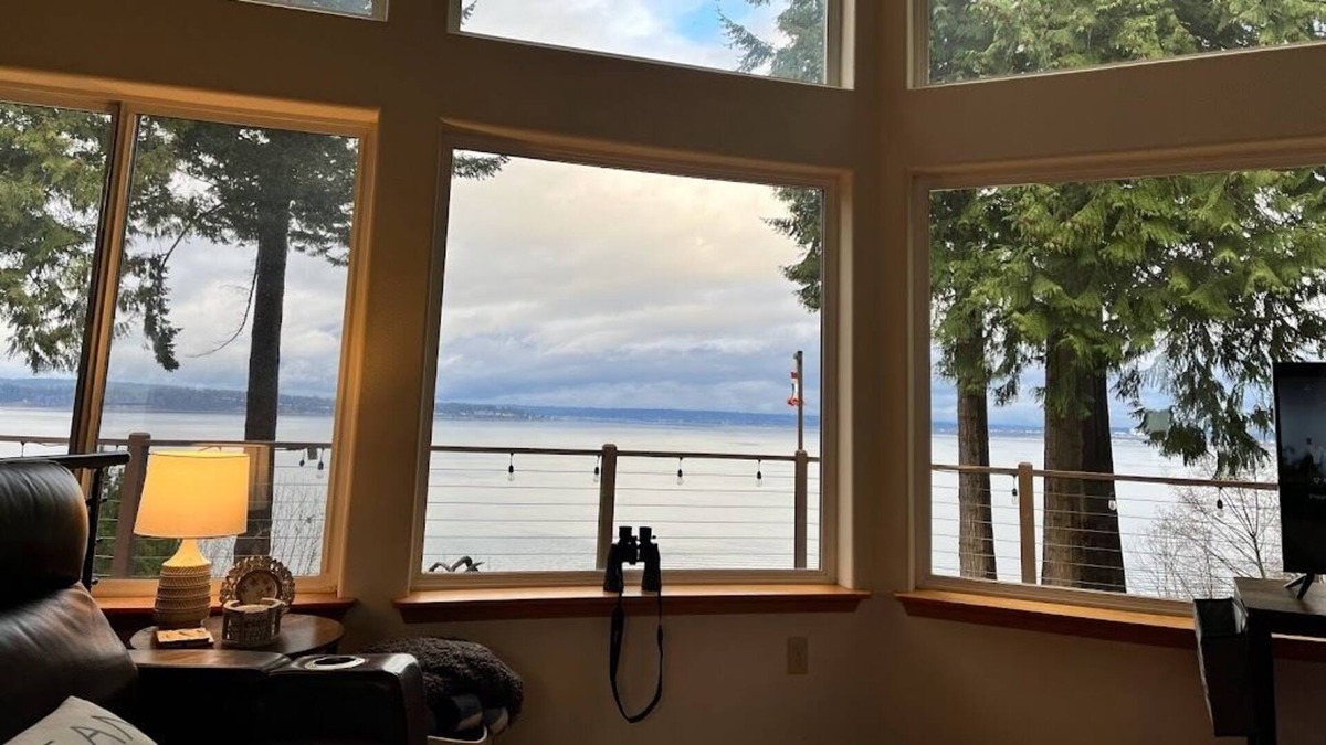 Everett House | Puget Sound Beacon - Million $ Views