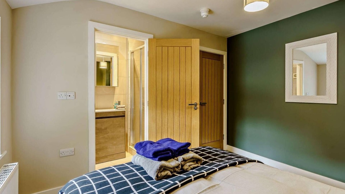 Marsden Apartment | Pule Hill Apartment - Canal View