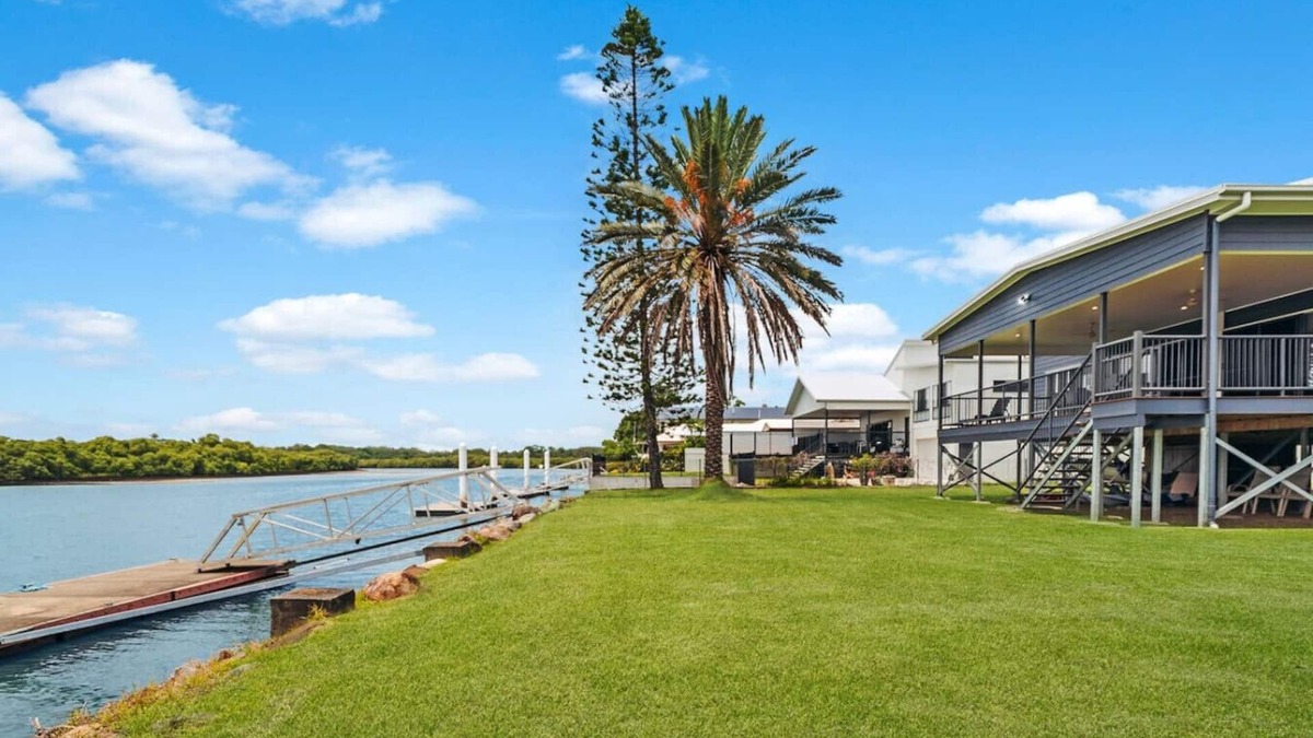Meldale Apartment | Pumicestone Paradise | Waterfront Retreat