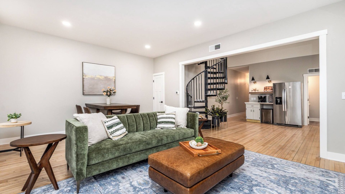 Galena Apartment | Pumpkin Spice & City Lights @ Gazette Suites On Main-Walk 2 Dining & Shopping