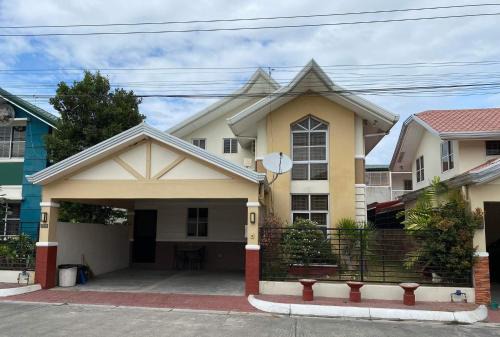 Angeles City House | Pumpkin Transient House