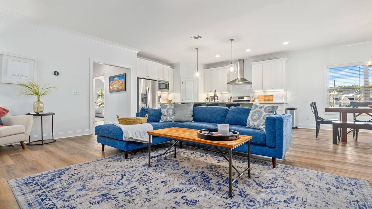 Auburn House | Punt Bama Punt ~ New 4/3 in AU with Outdoor Fire Pit!