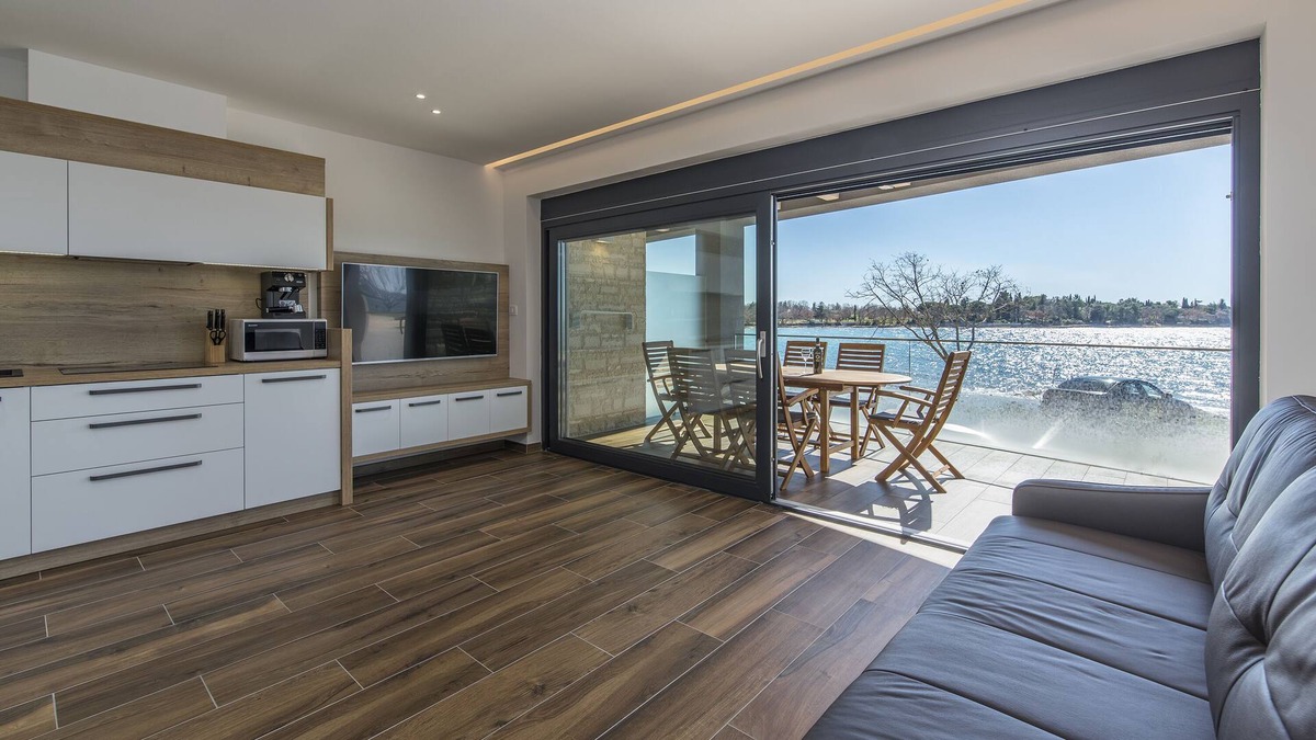 Lovrecica Apartment | Punta Mulino apartment A1 by the sea
