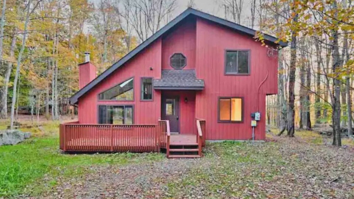 Lake Ariel House | PURA VIDA Poconos’ Oasis @The Hideout Pet Friendly