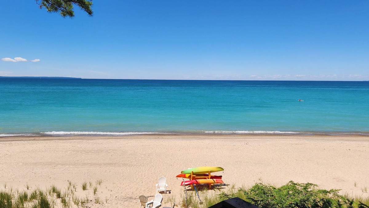 Leland House | Pure Lake Michigan Cottage Getaway Global Wellness at it's BESTn14 people
