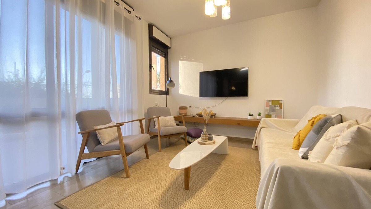 Old North Apartment | Purple Beach Apartment (+Parking)