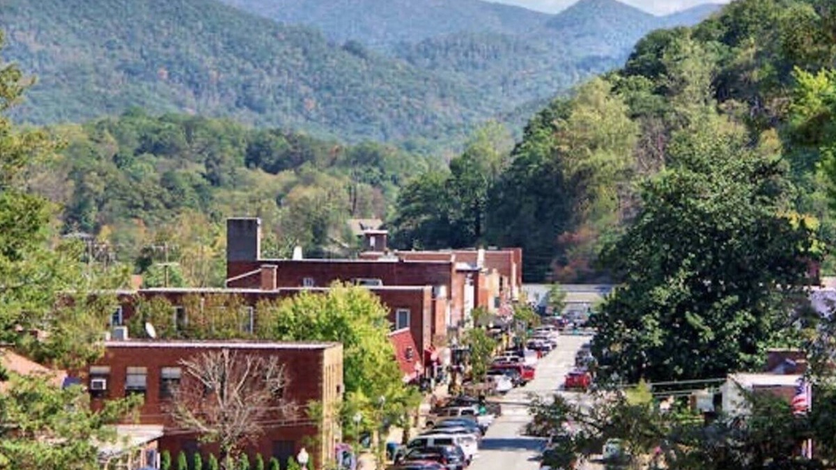 Sylva House | Purple Mountain Hideaway in Sylva is the perfect mountain getaway!