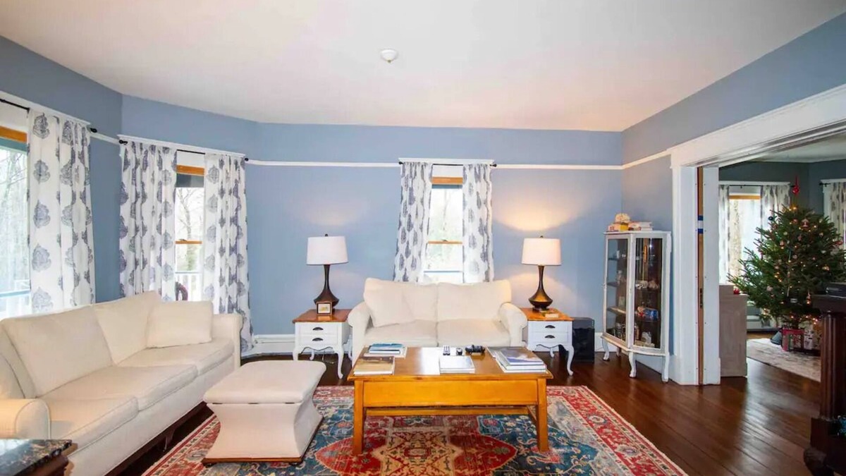 Highmount House | Purple Victorian Vacation Home near Belleayre