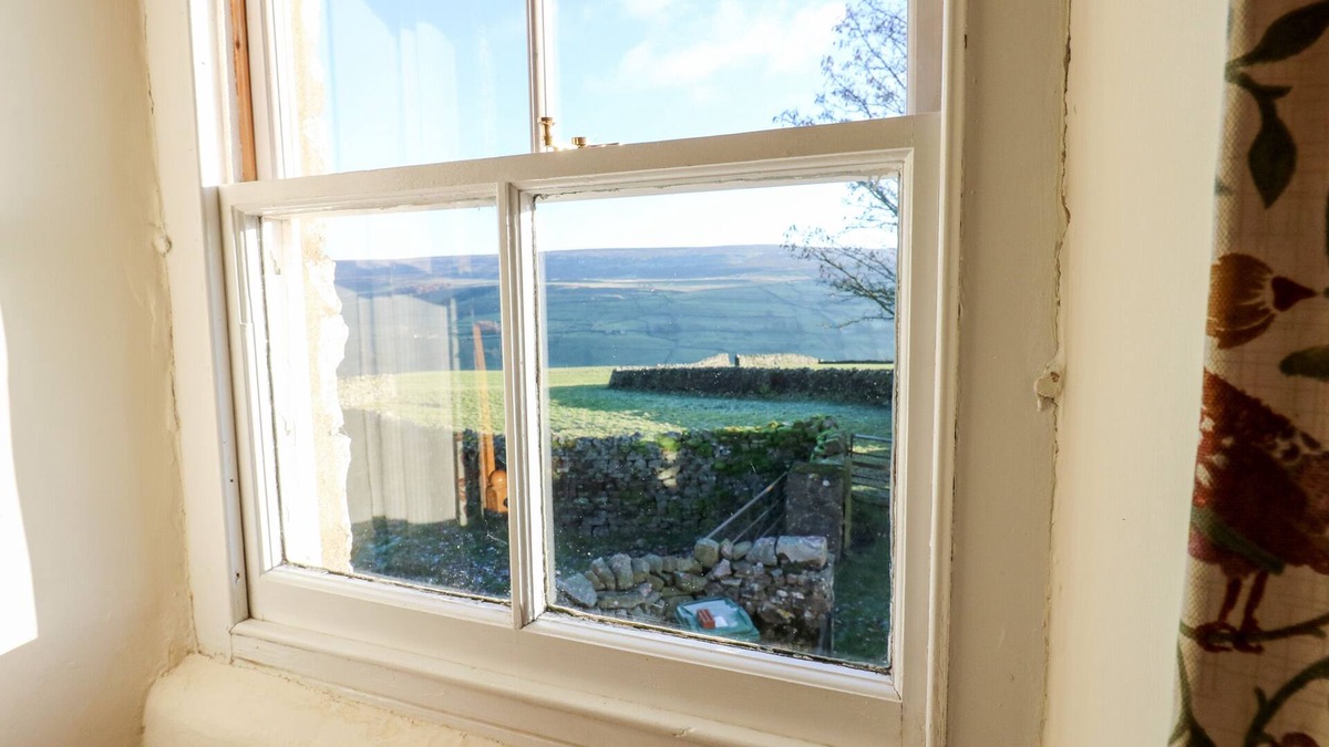 Low Row Cottage | PURSGLOVE COTTAGE, pet friendly, character holiday cottage in Low Row