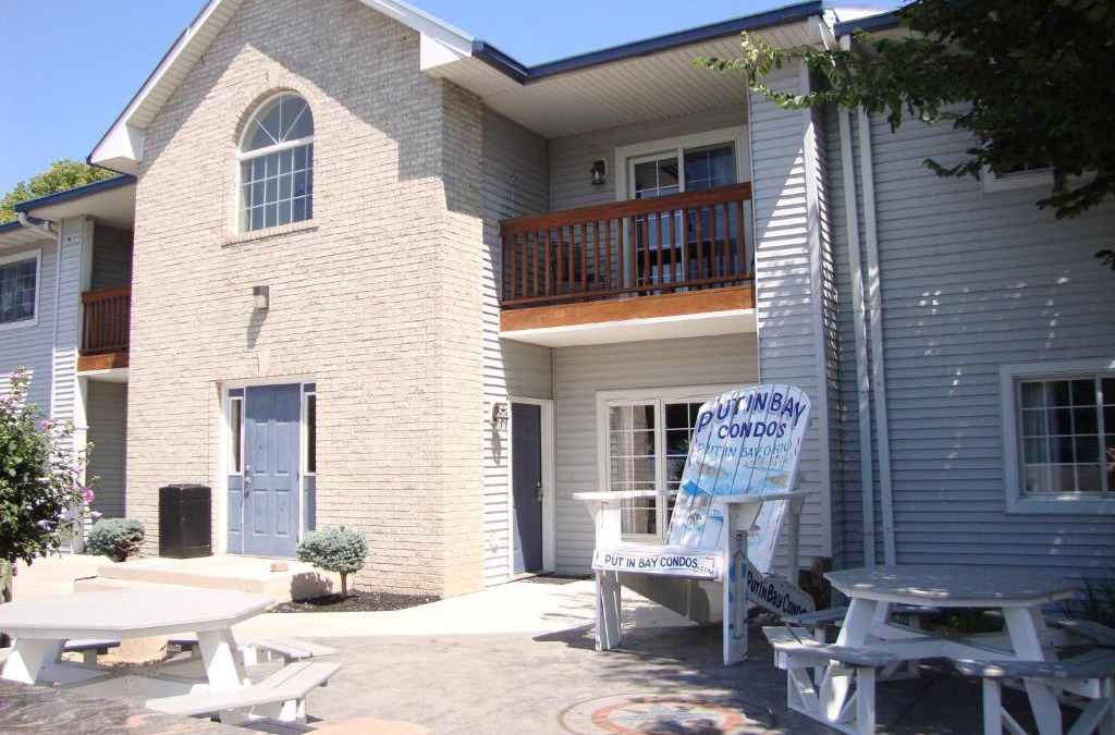 Put-in-Bay House | Put-in-Bay Poolview Condo #4