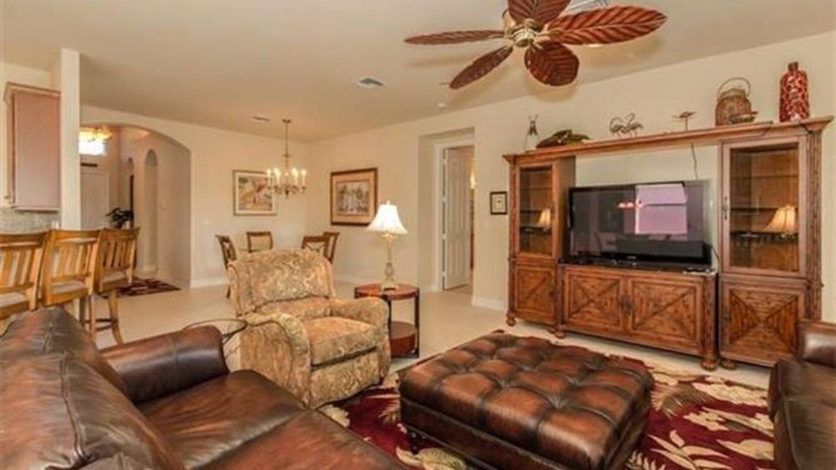 Botanica Lakes House | 🦩Put Some Sparkle in Your Smile On Sparkleberry Drive...Snowbirds Welcome!🦩