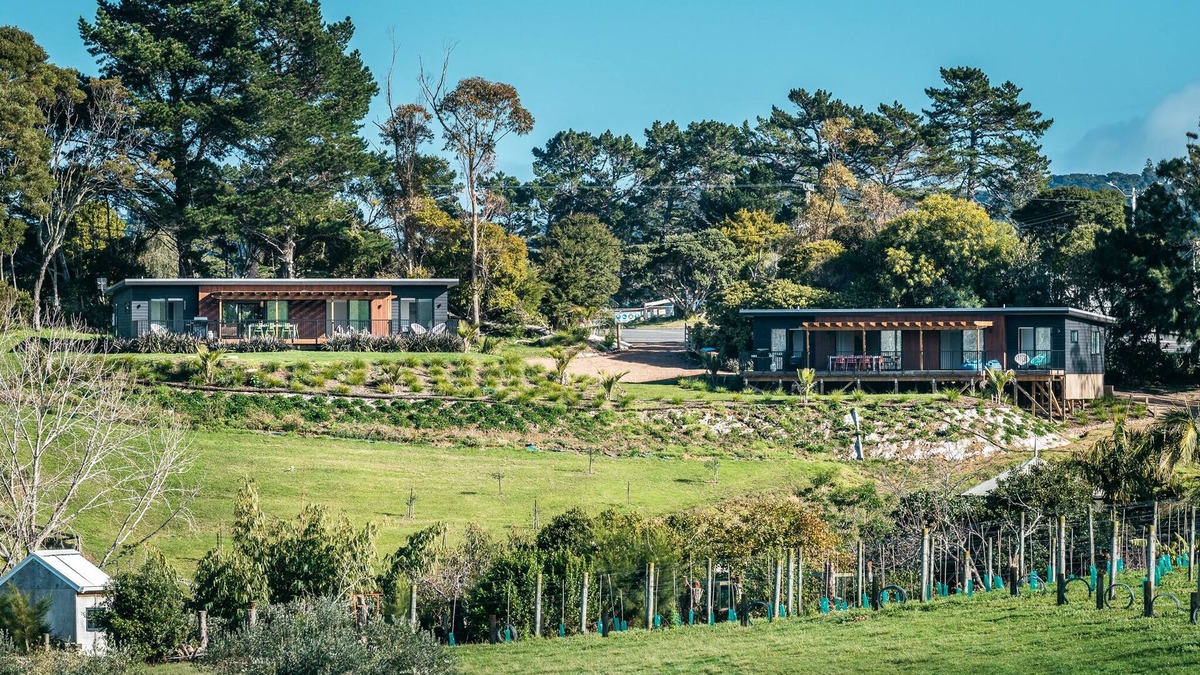 Surfdale House | PUTAKI BAY VILLAS | Be My Guest