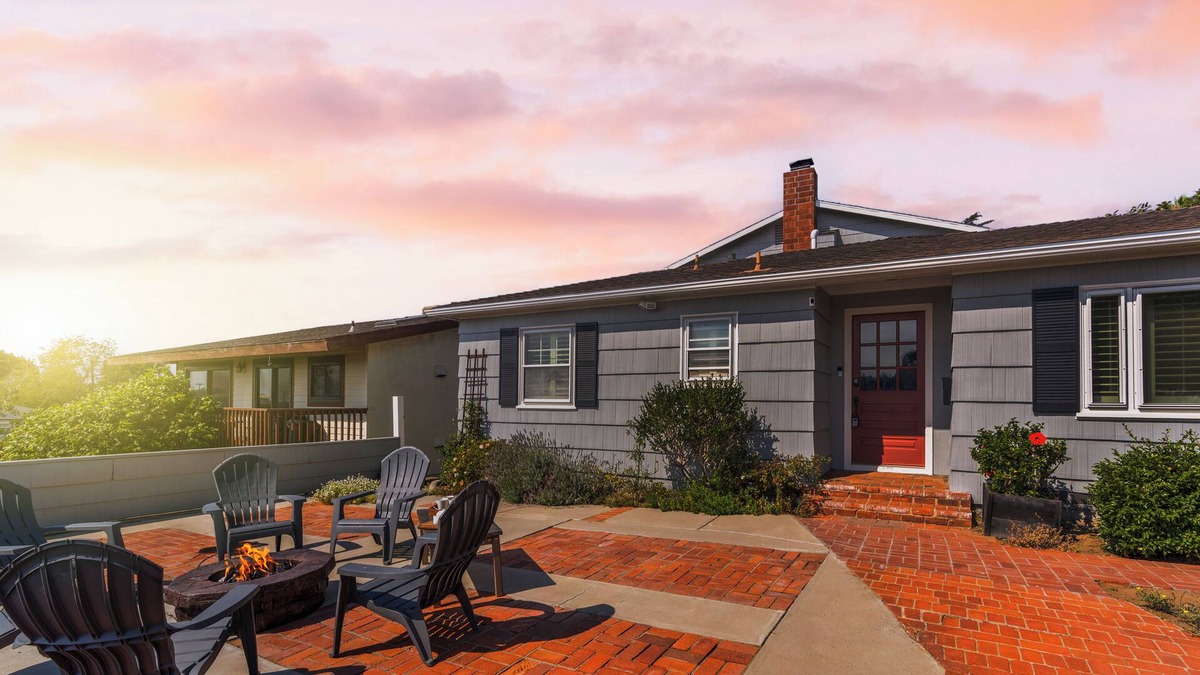 Point Loma Heights House | Putting Green, Firepit + Game Room & Outdoor Dining Near Beaches | Zola Street