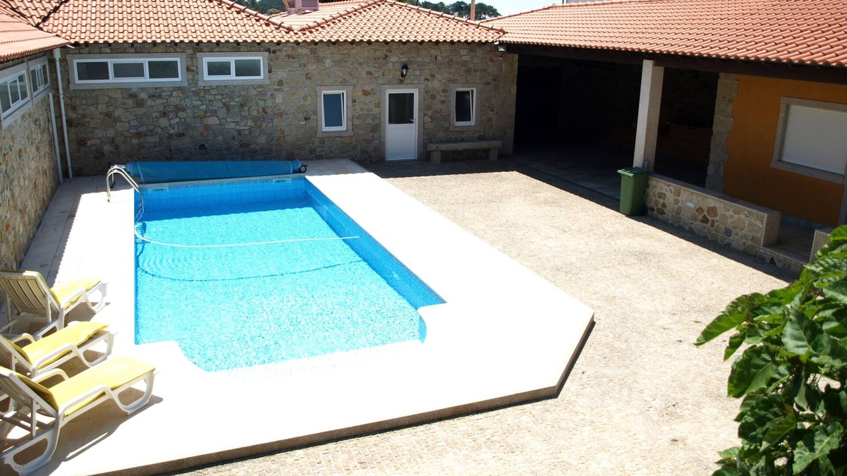Povoa De Varzim Villa | PVZ34 3-bedr. villa with pool, single-floor rooms, large living room and kitchen