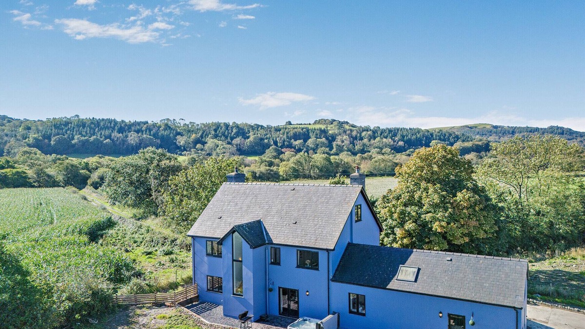 Llanilar House | Pyllau Isaf - Six Bedroom House, Sleeps 12