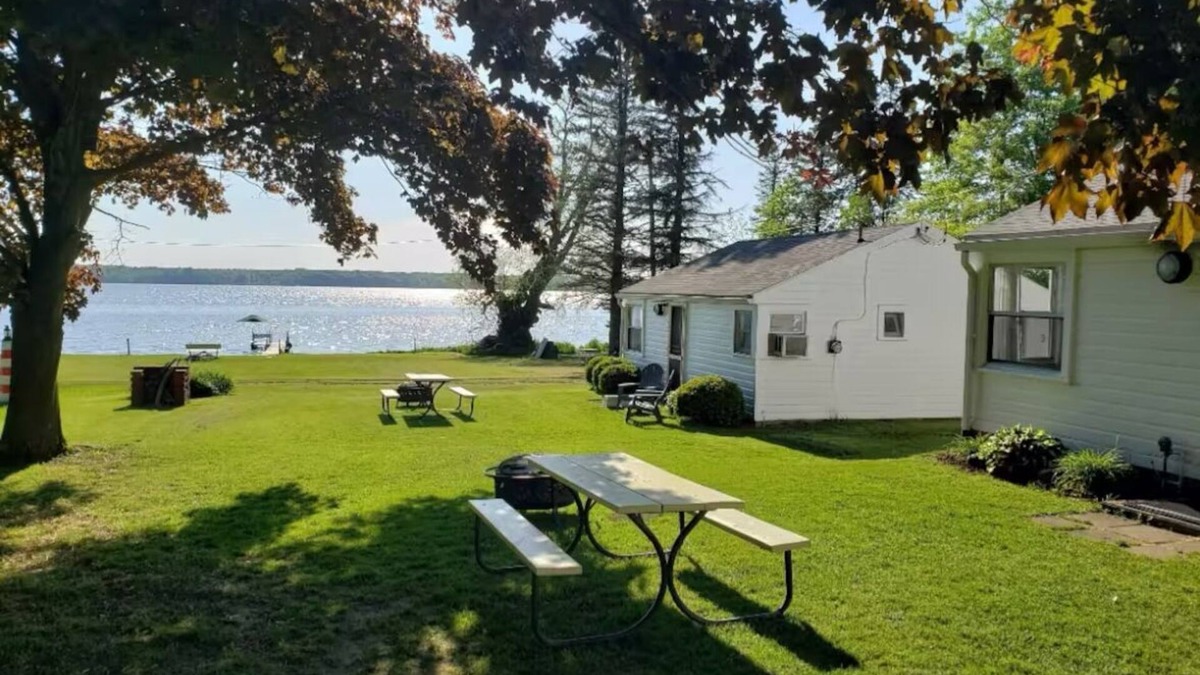Pymatuning Central Cottage | Pymatuning Lakefront Cottage 2 with Dock Slip
