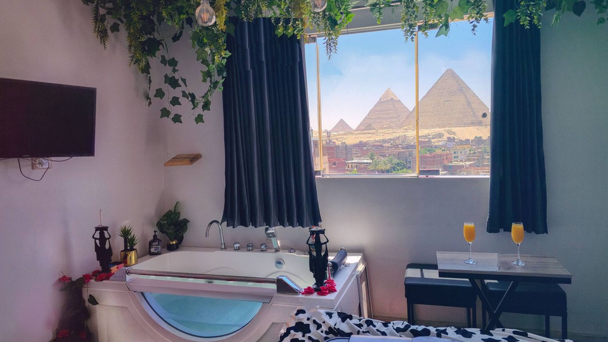 Kafrat al Jabal Apartment | Pyramids Icon Jaccuzi with pyramids view