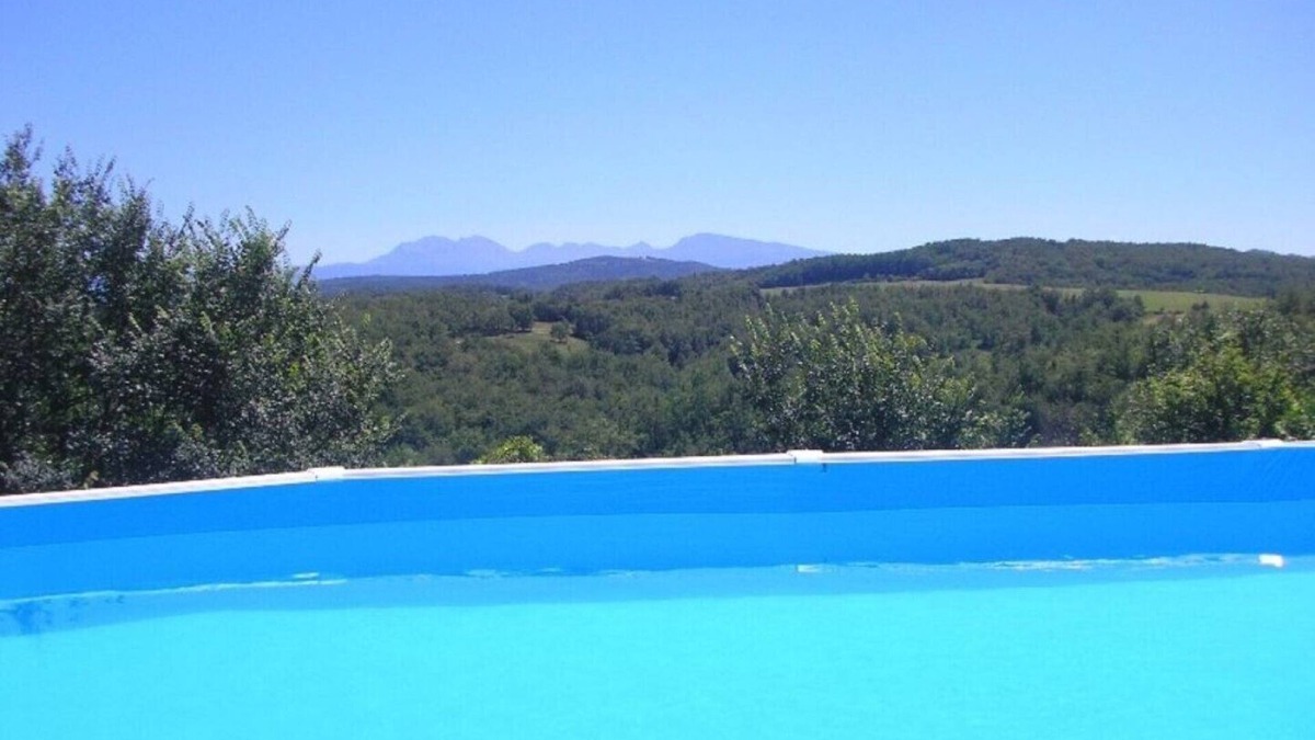 Coussa Cottage | Pyreneen Vue gite with pool, renovated farmhouse tranquil with amazing views