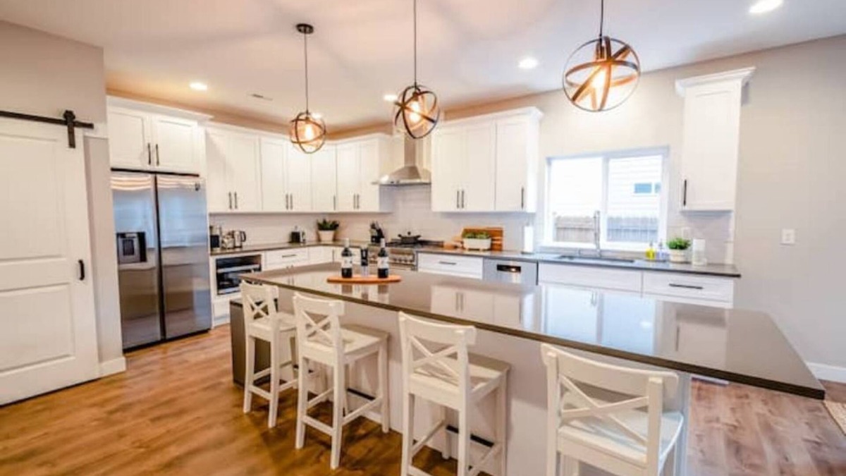 Lakewood House | Q House in Lakewood - 5BR, 3Bath + AC. Sleeps 16. Kid and Pet-Friendly