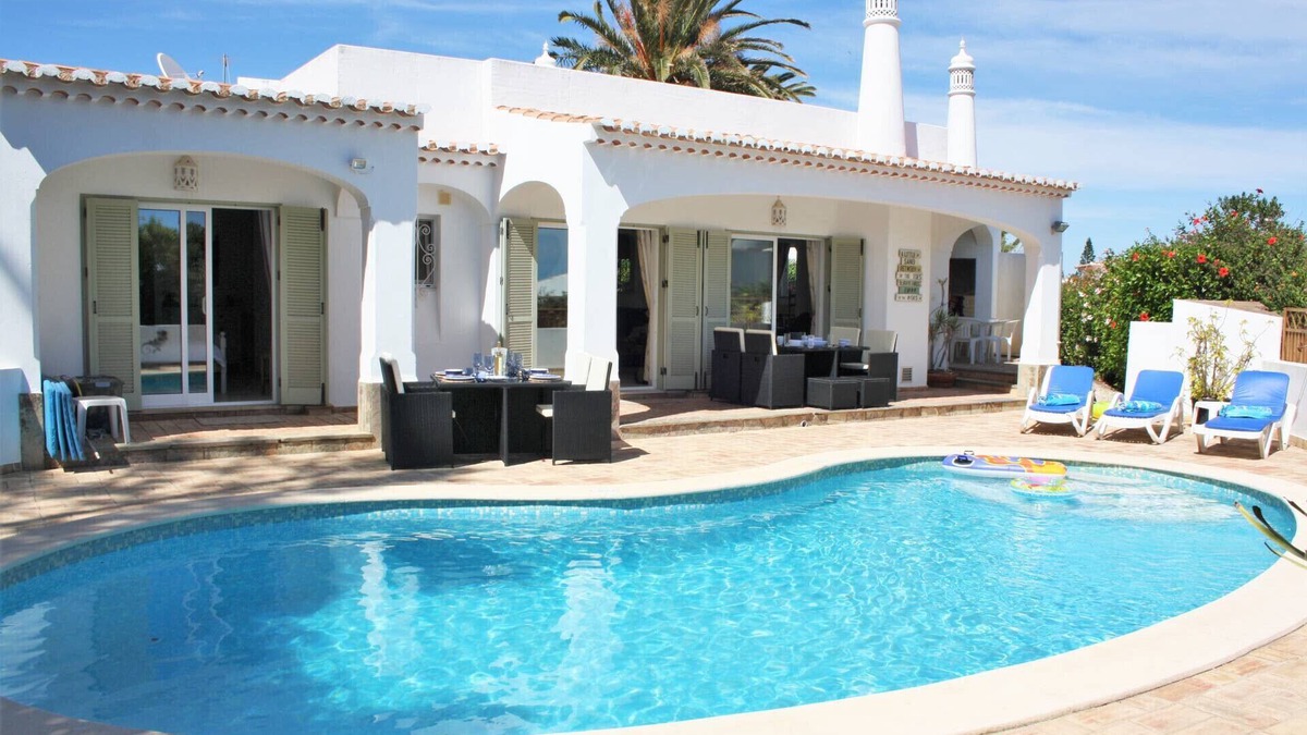 Praia da Luz Villa | QDL 16 – beautiful 4-bed villa with air-con, private pool & seaviews