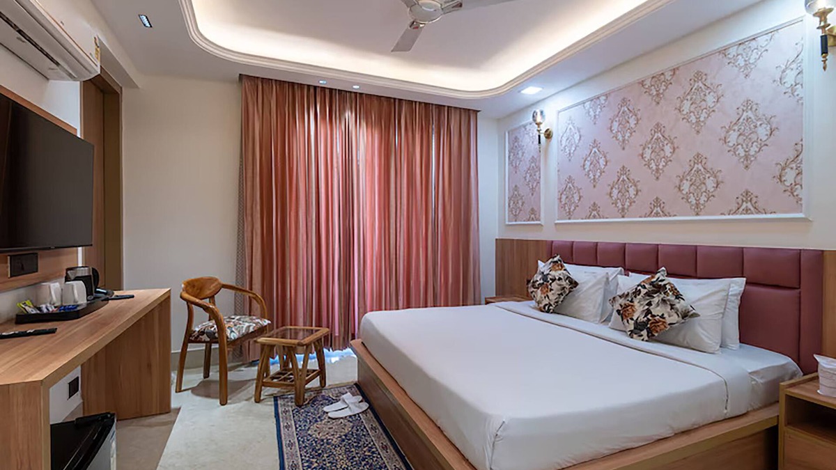 DLF Phase 5 Hotel | Qotel Signature - Golf Course Road