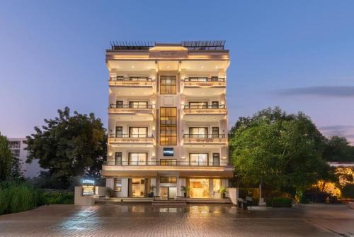 DLF Phase 5 Hotel | Qotel Signature-Golf Course Road & Sector-53