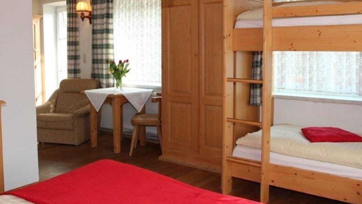 Tiefgraben Apartment | Quadruple room 17 - Kasleitner organic farm (3 flowers)