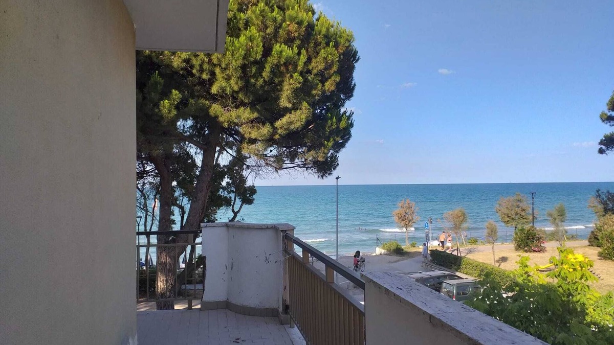 Pineto Bed & Breakfast | Quadruple room just steps from the sea - Ideal for a relaxing vacation